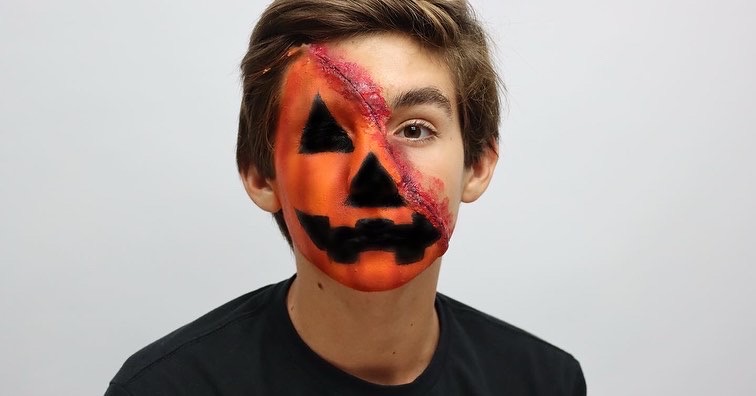 Pumpkin half-face with torn edge